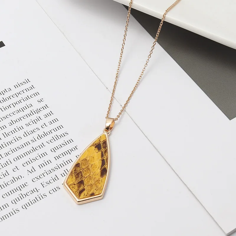 Acrylic Abalone Shell Leopard  - مراجعة Body Jewelry Brands وسعره